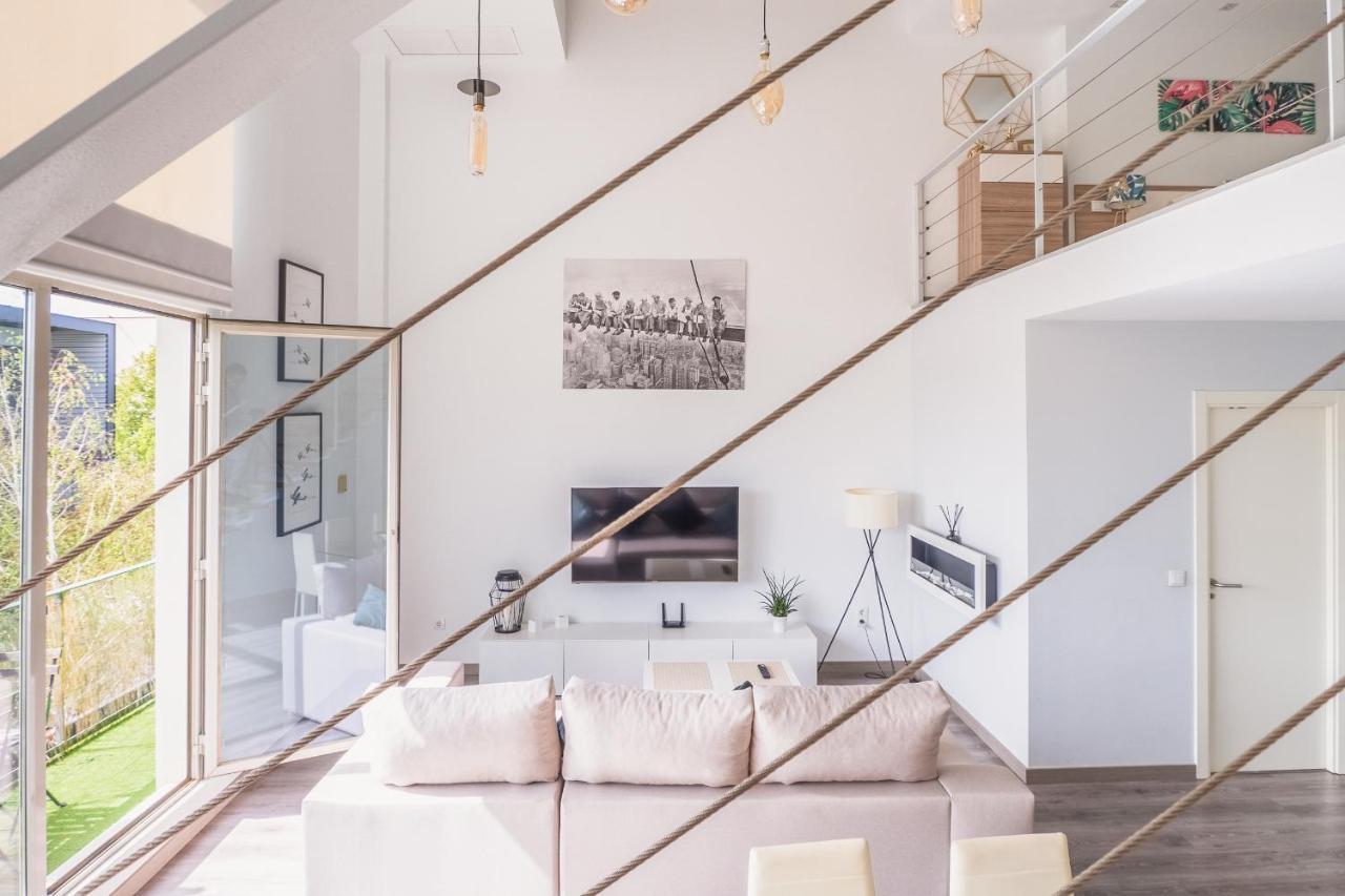 El Ventero Apartment - Elegante Apt Para 5 Con Terraza, Wi-Fi Y Aparcamiento En La Calle Camarma de Esteruelas 外观 照片